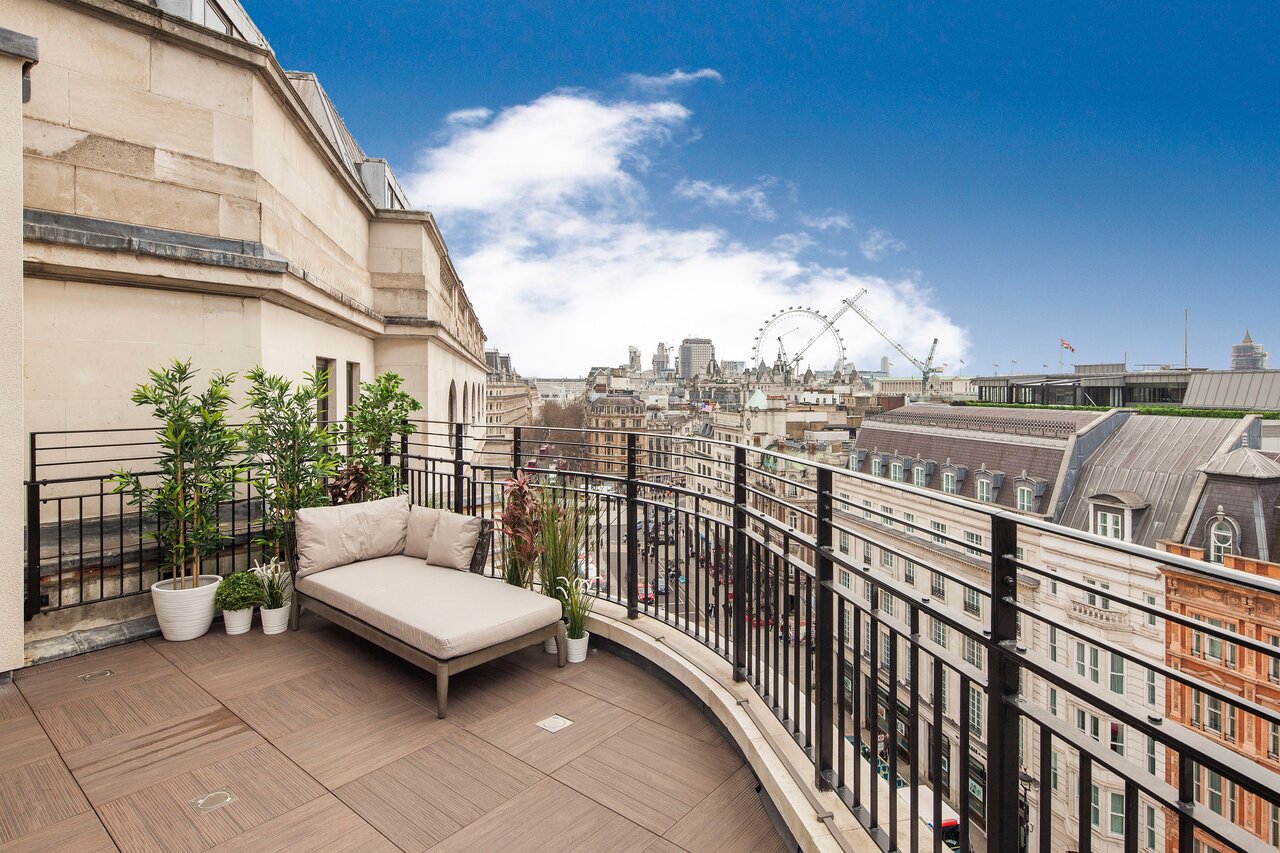 The European buyer, who works in the financial sector in the City of London, bought the penthouse as his London pied-a-terre, and also bought the final remaining two bedroom apartment.