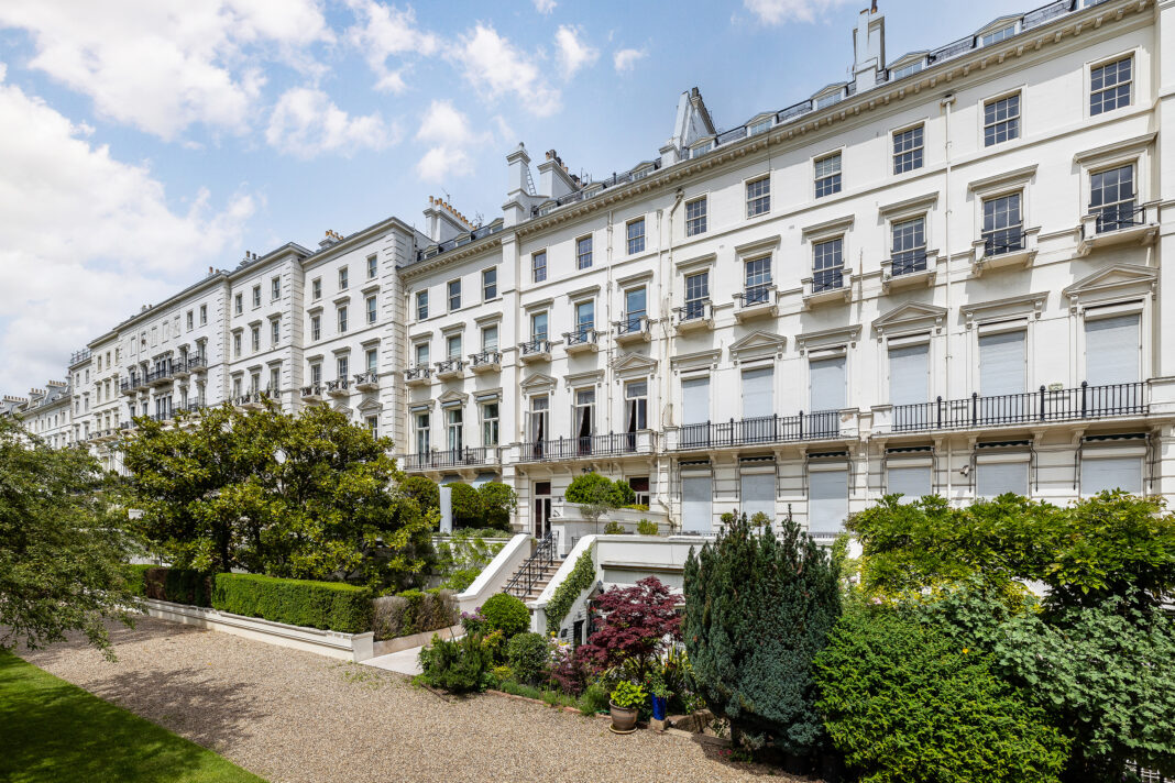 Sold£39.5mHyde ParkGardensmansionfacade9