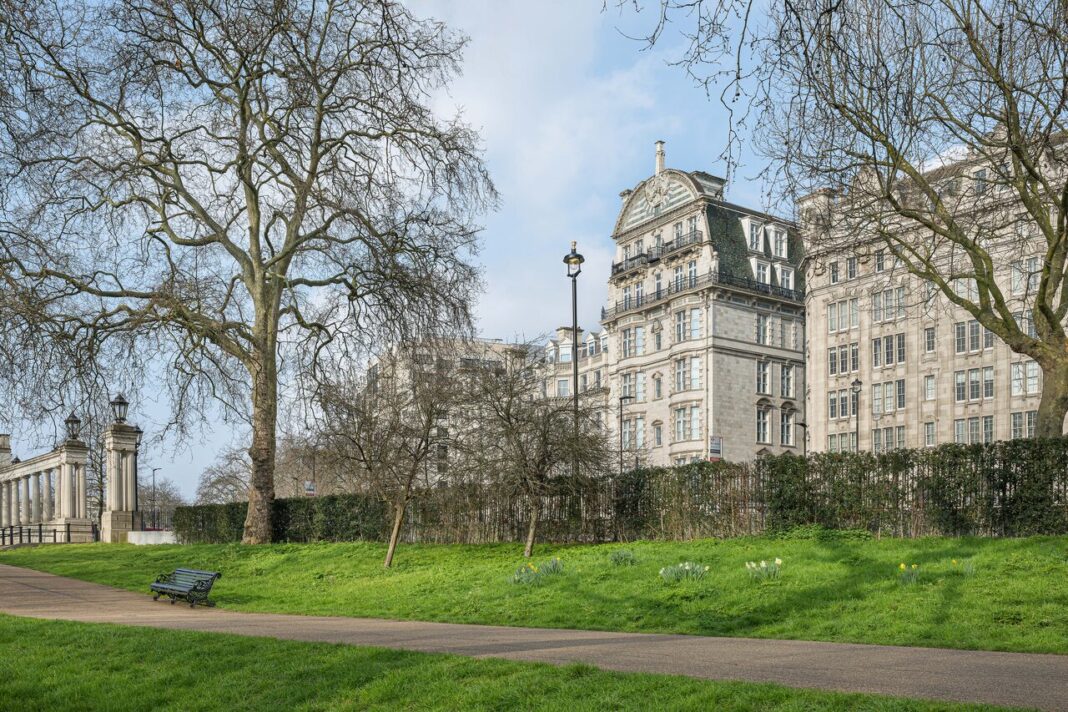 old park lane building overlooking greenpark