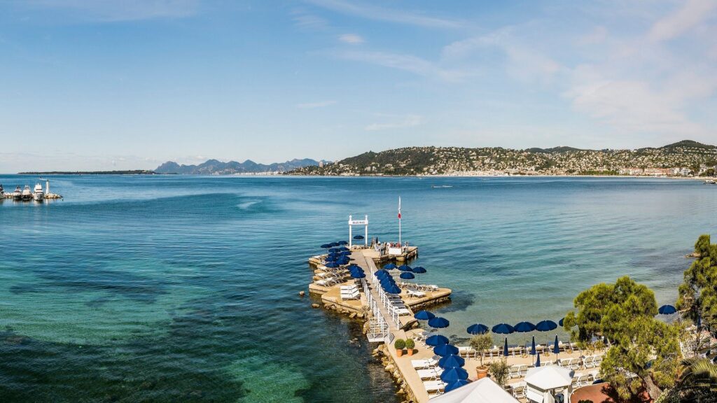 Private beach, HôtelBellesRives