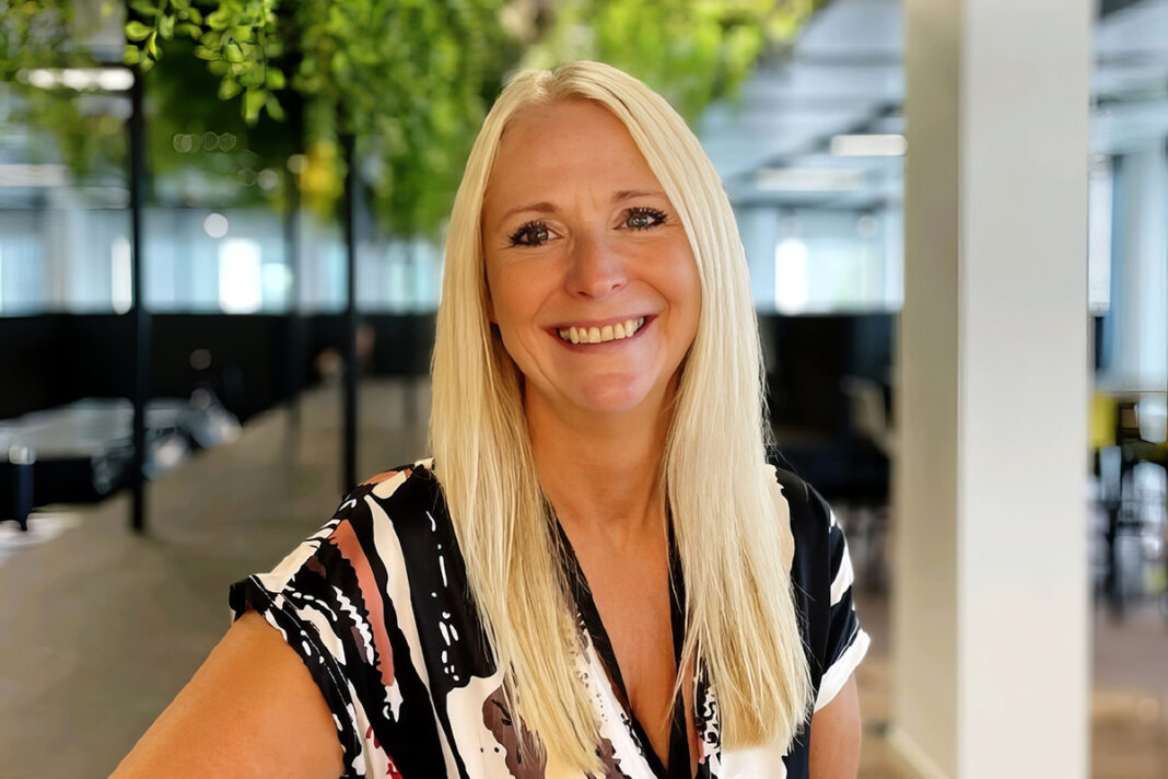 Amanda Wright, Movera