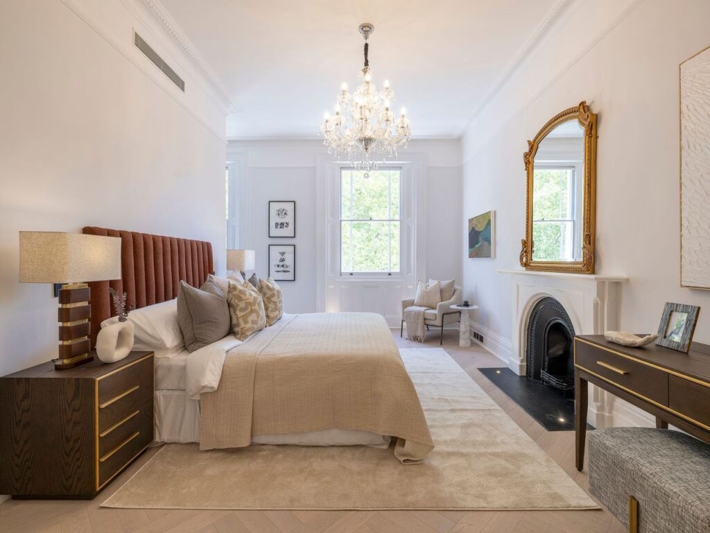 St George's Square, principal bedroom suite