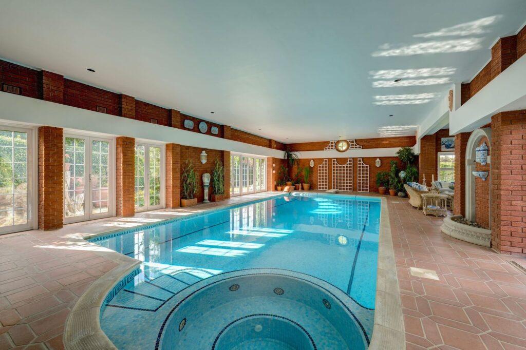 Wellers Mead, Leisure Complex with pool