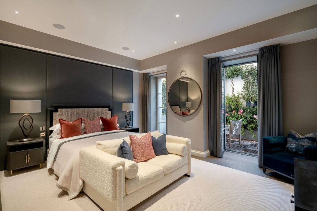 20 GROSVENOR SQUARE VIP bedroom