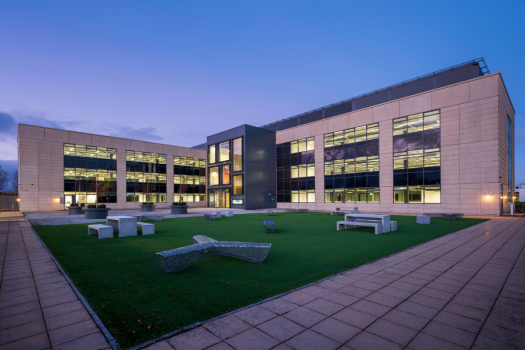 4–5 Lochside Avenue