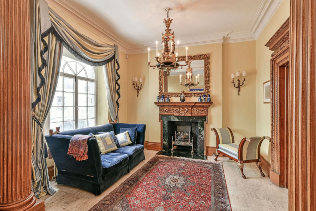 Ovington Square, front first floor reception room with Oriel window