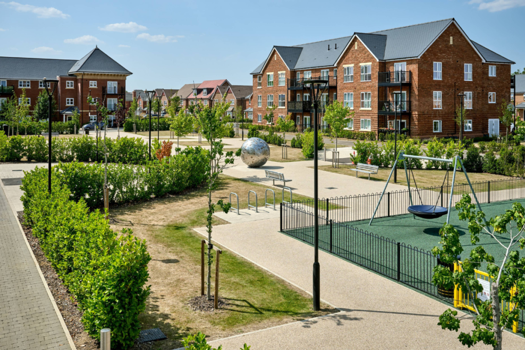 Highcroft development, with the World of Wallingford Globe sculpture
