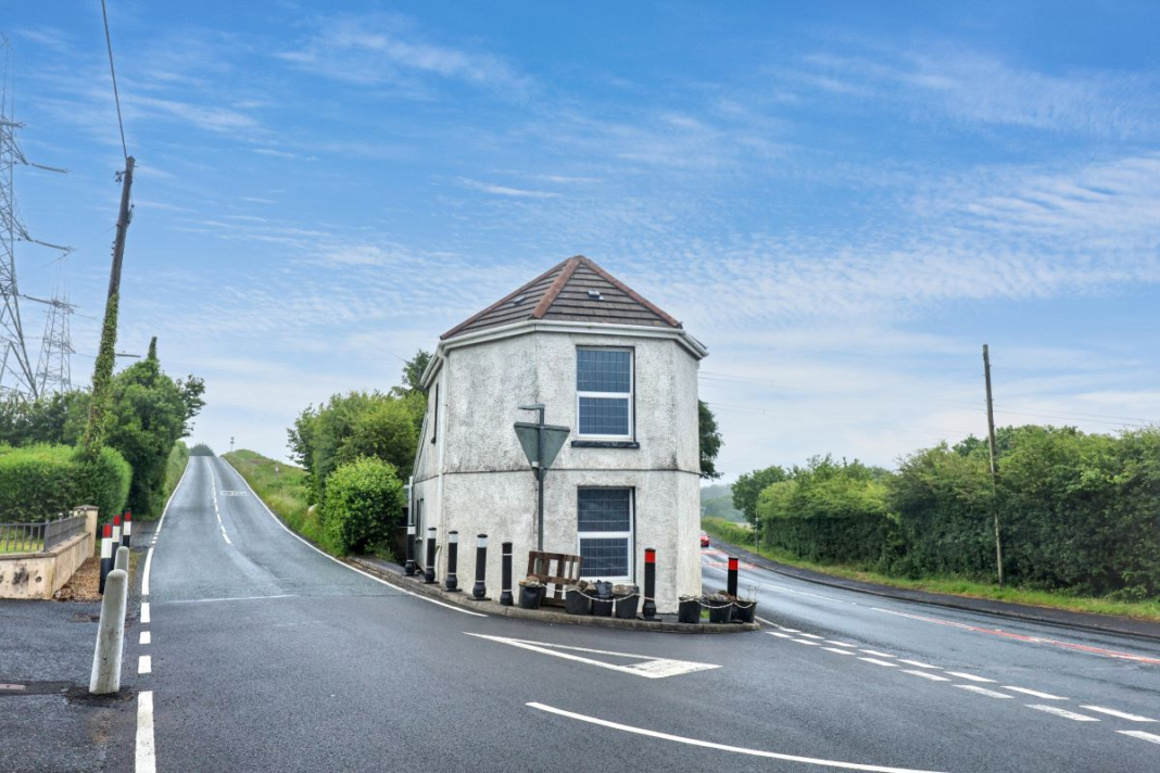 Historic Welsh toll house heads to auction for £69,000 Toll house