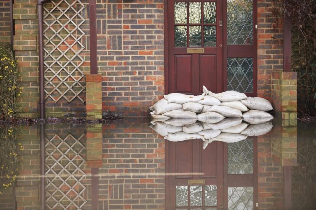 Flood risk set to rise as homeowners urged to prepare for severe weather Flood sand bags