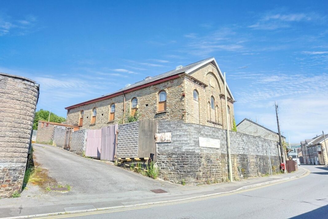 Former chapel and 0.6-acre development site heads to auction for £1 A former chapel converted for commercial use and trading for half a century as a business headquarters is for sale online at Paul Fosh Auctions