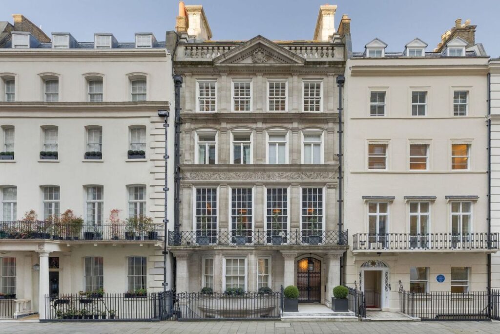 Beauchamp Estates £7,950pw, Penthouse, 17 Upper Grosvenor Street © Dimitrios Sofianopoulos